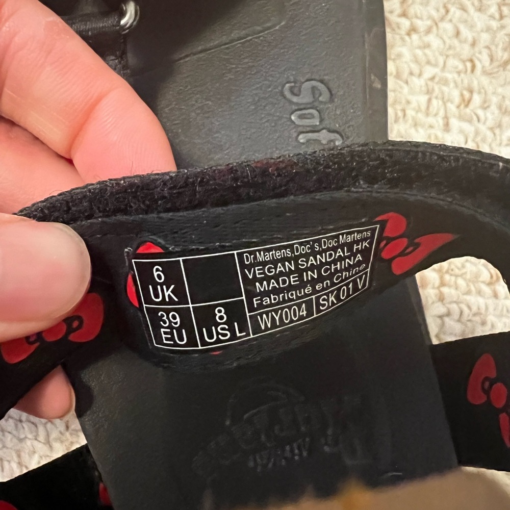 Dr Martens x Hello Kitty Sandals - Black and Red Limited edition - Picture 7 of 8